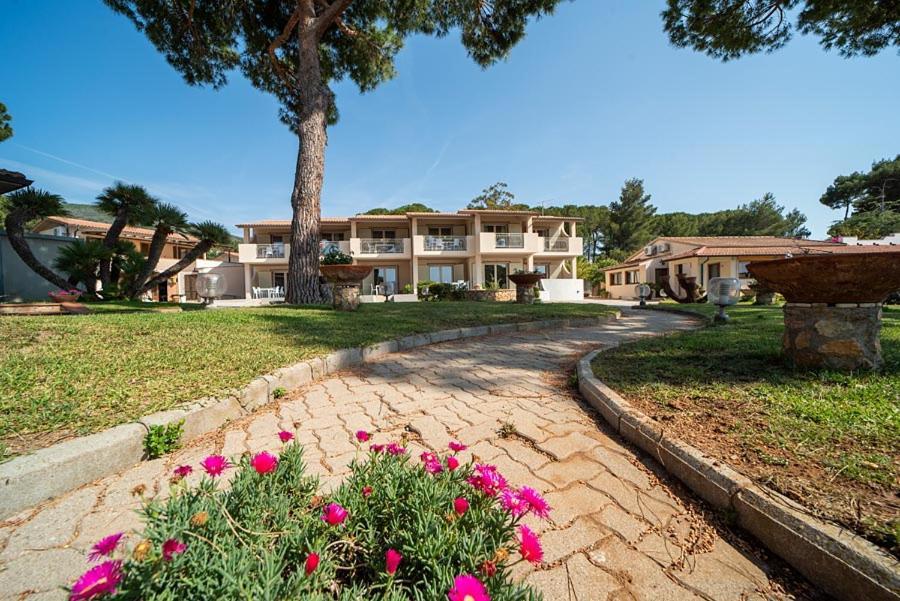 Le Grazie Est Aparthotel 3*